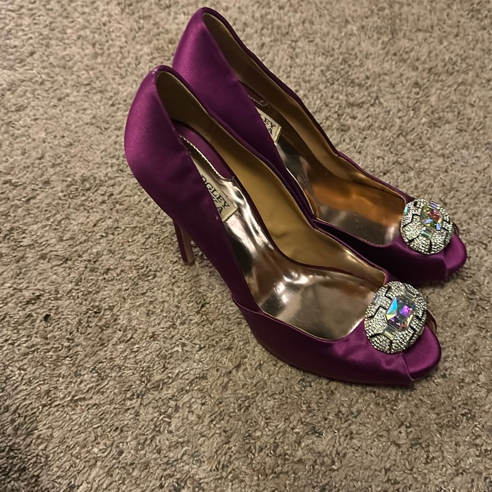 Badgley Mischka fuchsia peep toe heels